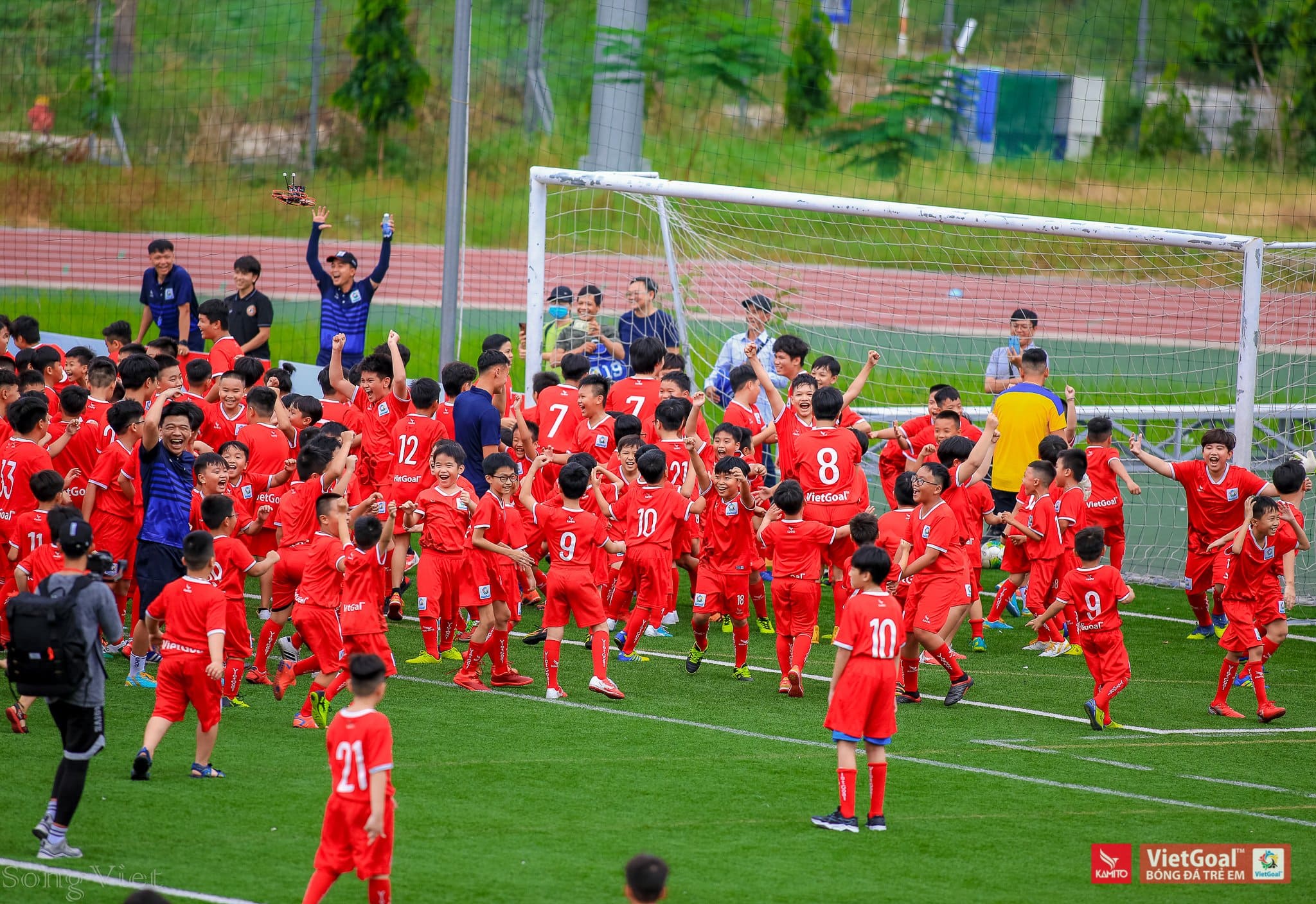 Nên dạy bóng đá trẻ em từ mấy tuổi? Khám phá lợi ích tuyệt vời!