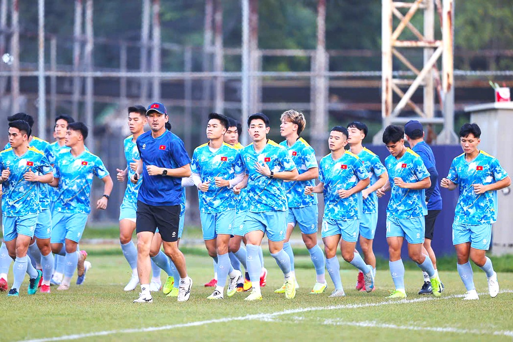 Hướng tới trận ra quân SEA Games 33： Tuyển thủ tập luyện ra sao？ HLV tiết lộ chiến thuật!